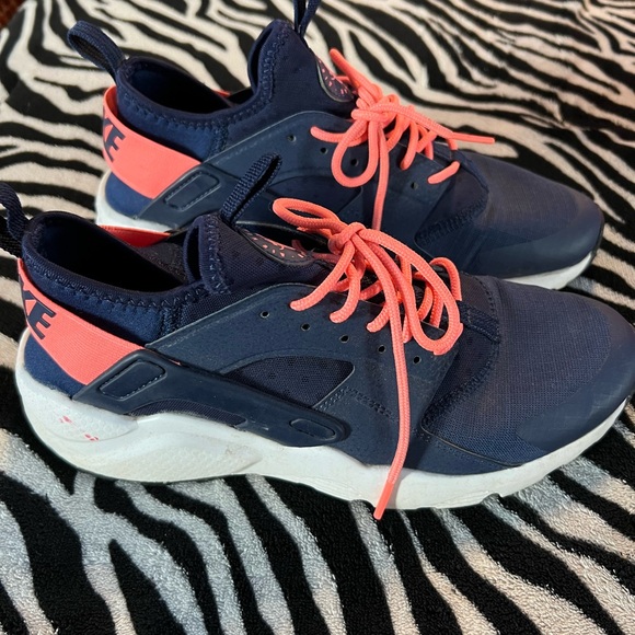 Youth Nike Running Shoe - Picture 3 of 8